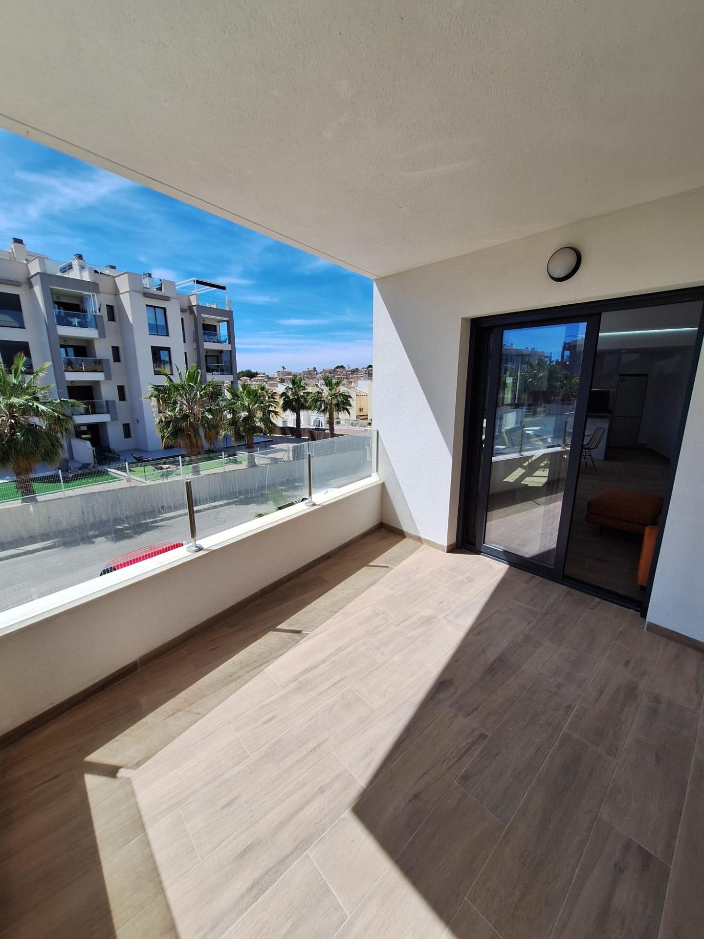 Nieuwbouw appartement in Villamartin met parkeerplaats en gemeenschappelijk zwembad