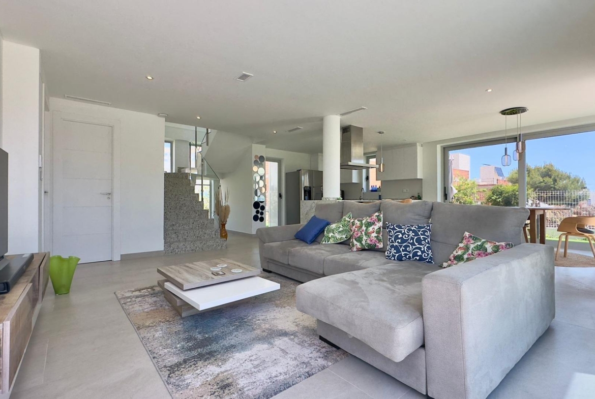Grote villa op het balkon van Finestrat met uitzicht op de zee
