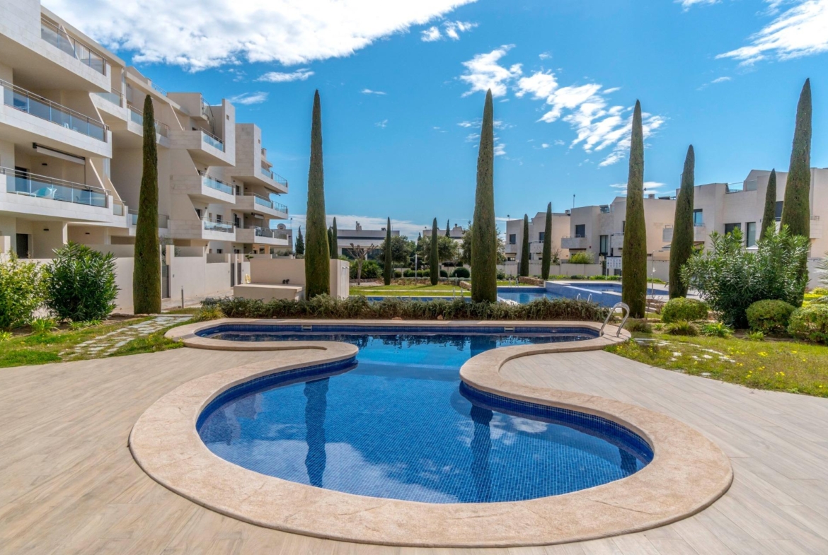 ESPECTACULAIR APPARTAMENTO CON LICENCIA TURISTICA. 2 DORM. 2 BAÑOS. GARAJE+TRASTERO. PISCINA.