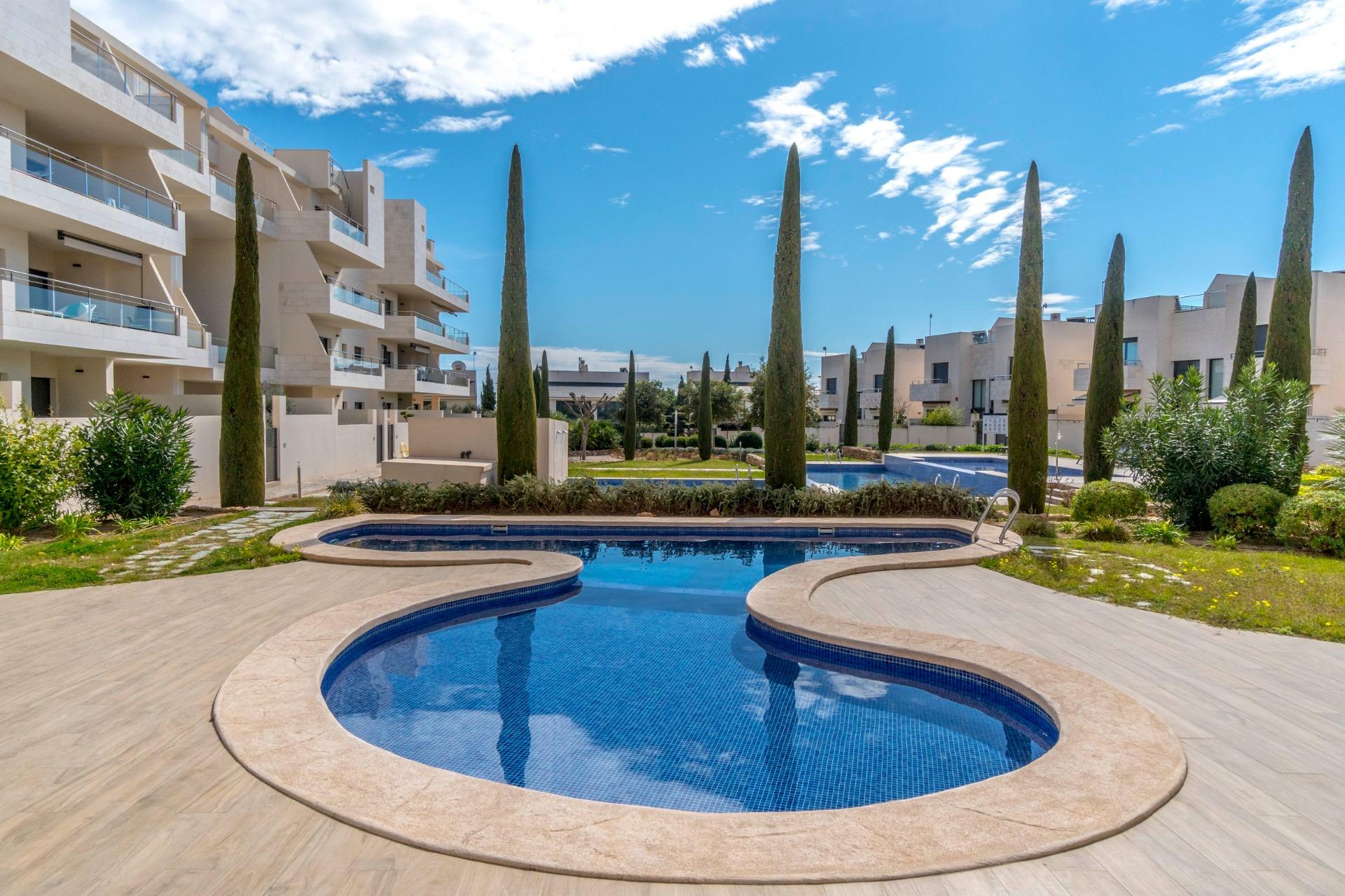 ESPECTACULAIR APPARTAMENTO CON LICENCIA TURISTICA. 2 DORM. 2 BAÑOS. GARAJE+TRASTERO. PISCINA.