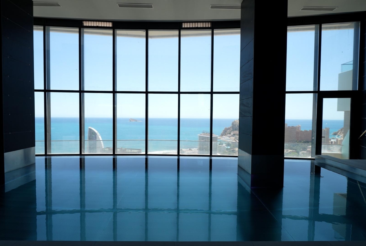 Exclusivo Piso en la Cala de Benidorm con Vistas al Mar