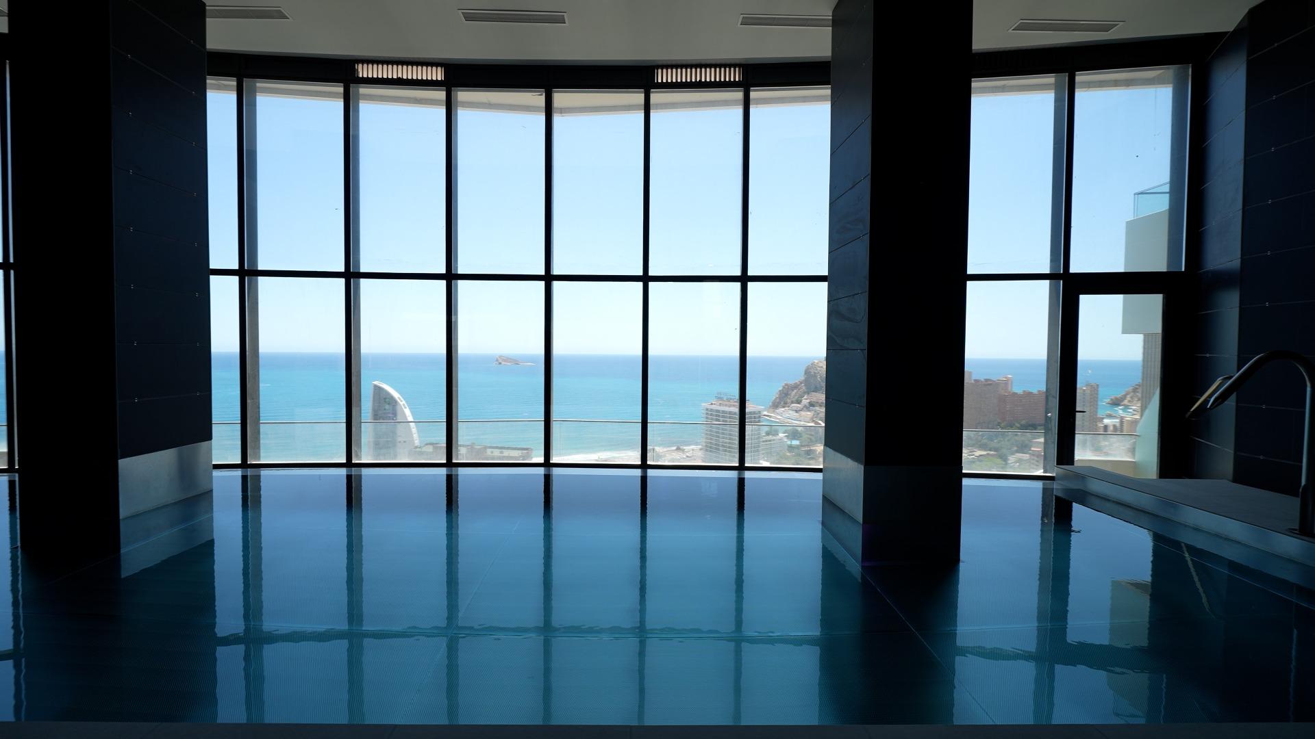 Exclusivo Piso en la Cala de Benidorm con Vistas al Mar