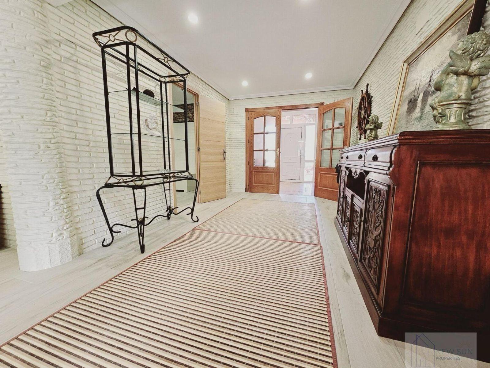 VILLA EN LA SIESTA CON 800 METROS DE PARCELA. PISCINA PRIVADA. 330 M2 DE CASA.