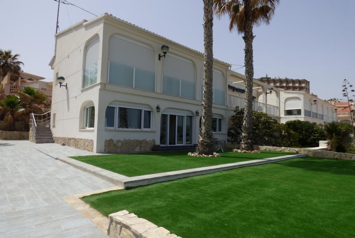 Chalet Pareado ÚNICO en Primera Línea en Playa de San Juan