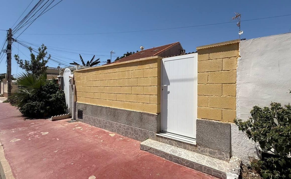 Bungalow with newly renovated, 2 bedrooms, 1 bathroom