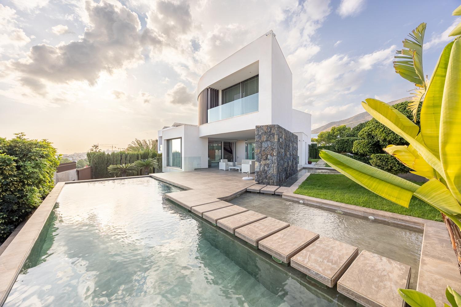 Stunning designer villa in Finestrat, where comfort meets contemporary elegance.