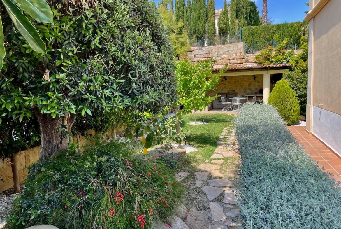Charming Mediterranean Villa with Private Pool in Sierra Cortina