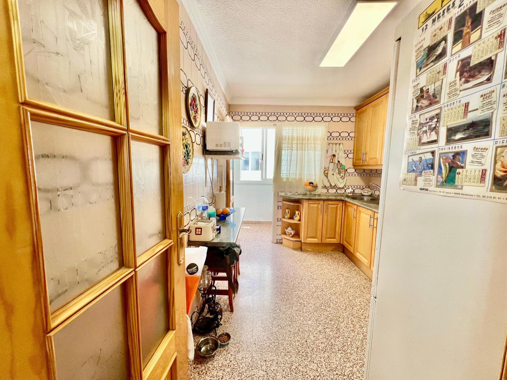 ESPACIOSO APARTAMENTO DE 3 HABITACIONES + PARKING + TRASTERO EN PLANTA 7 CON VISTAS AL MA
