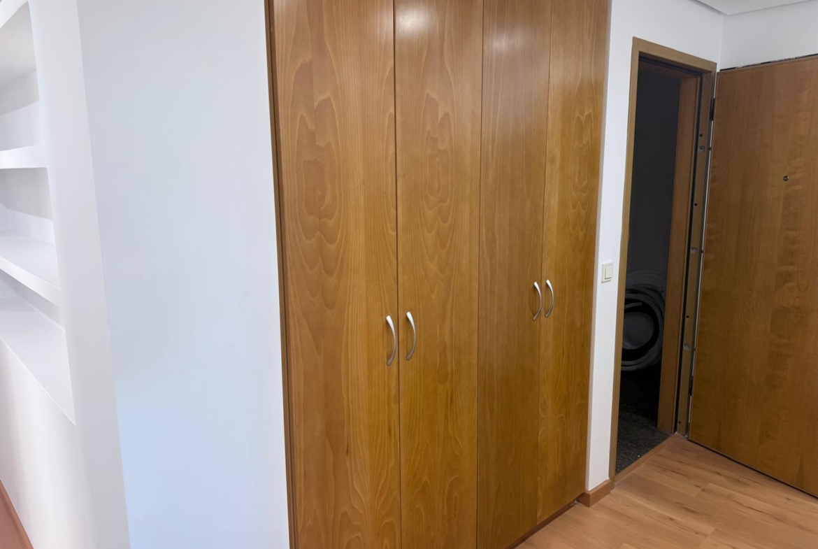 AMPLISIMO APARTAMENTO EN PRIMERA LINEA – PUERTO DE TORREVIEJA : 3 HAB, 2 BAÑOS, GARAJE Y TRASTERO