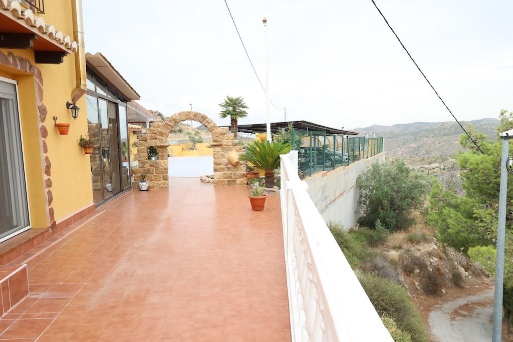 CASA EN FORTUNA CON 1000 M2 DE PARCELA Y SUPERFICIE DE 120 M2 DE CASA. 5 DORM. 3 BAÑOS.