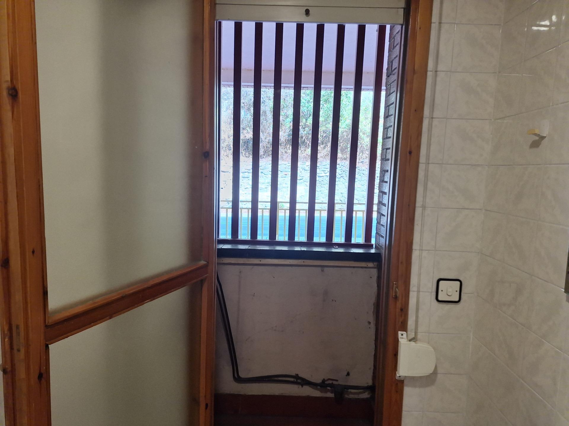 2-22-181 Amplio piso para entrar a vivir en Mieres