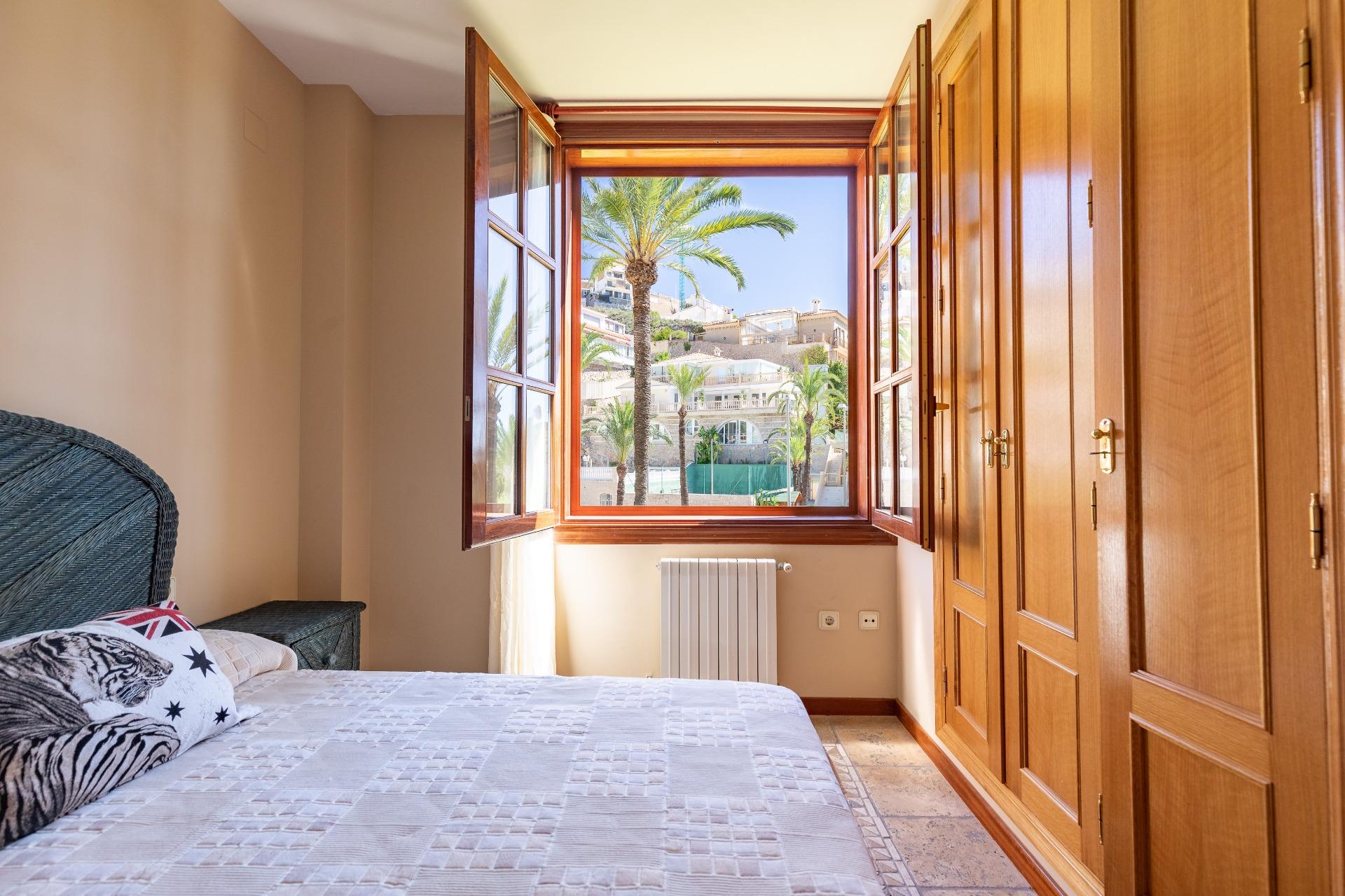 2-22-29 Exceptional Beachfront Villa: Luxury Steps Away from the Beach