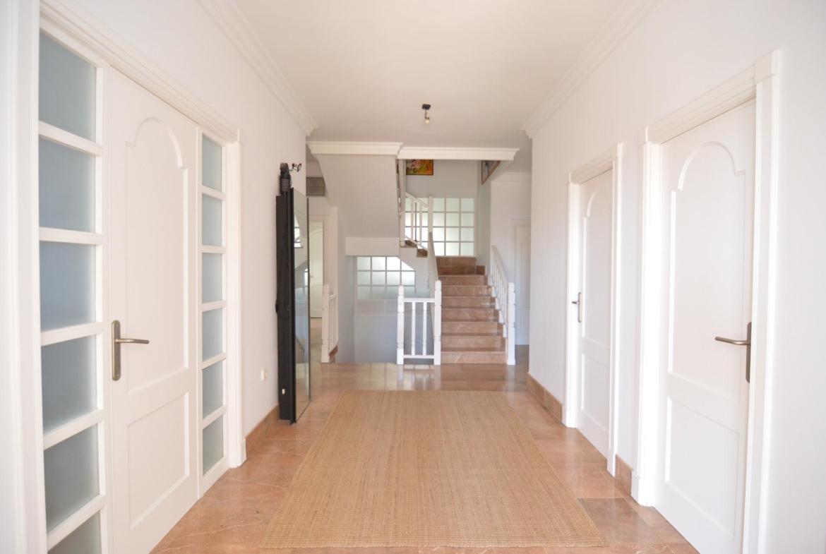 Spectacular renovated villa in urbanization Torreta Florida