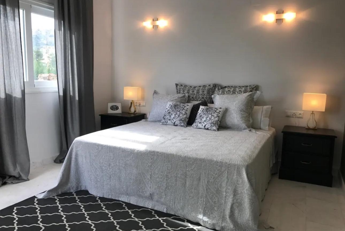 Luxury Villa in the central area of Albir