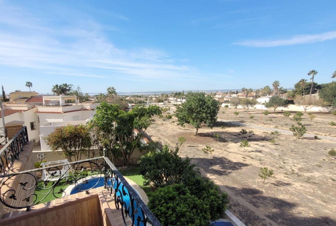 Luxury Villa in Ciudad Quesada with Stunning Clear Views