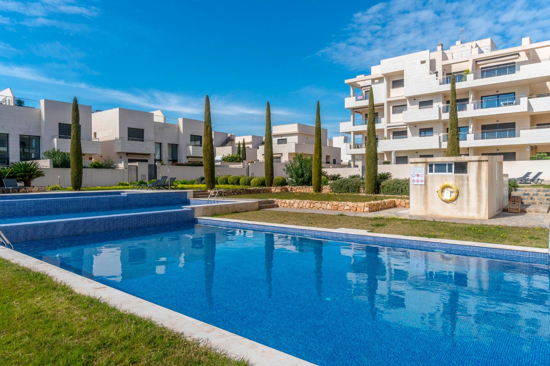 ESPECTACULAIR APPARTAMENTO CON LICENCIA TURISTICA. 2 DORM. 2 BAÑOS. GARAJE+TRASTERO. PISCINA.