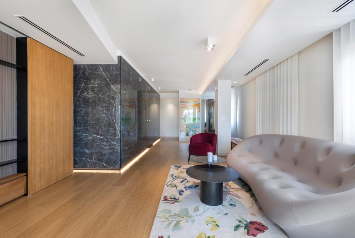 REFORMANDO APARTAMENTO EN EL CENTRO DE TORREVIEJA. 134 M2. 2 DORM. 2 BAÑOS.