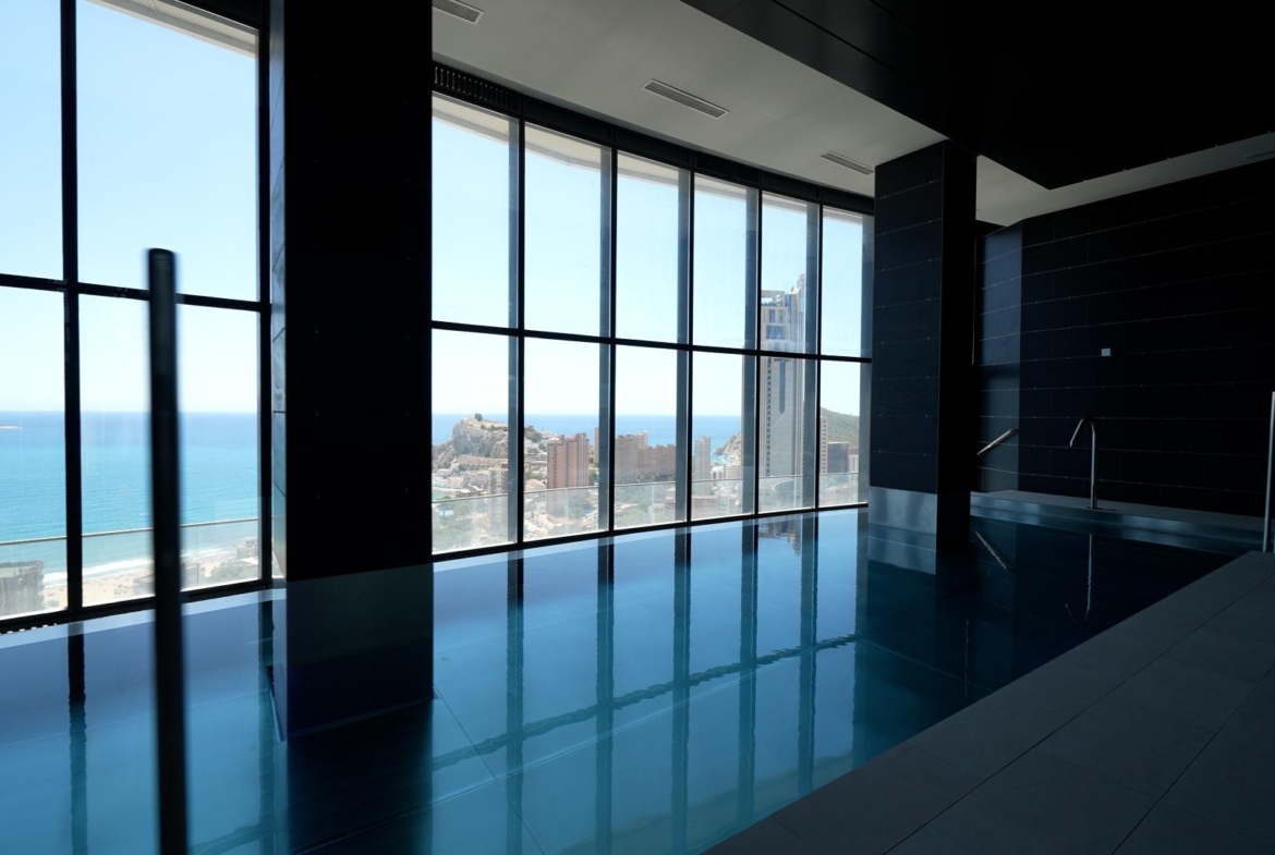 Exclusivo Piso en la Cala de Benidorm con Vistas al Mar