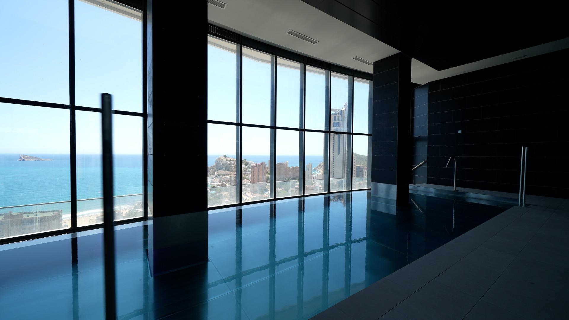 Exclusivo Piso en la Cala de Benidorm con Vistas al Mar