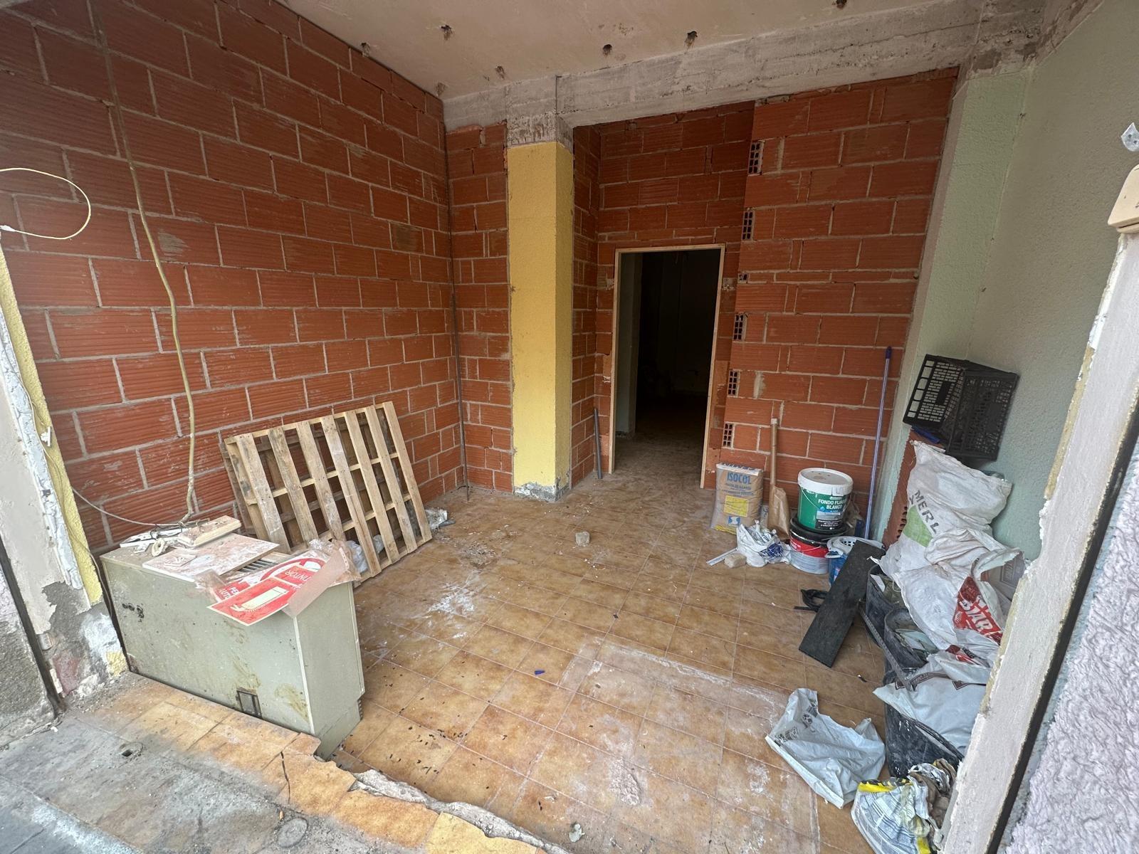 2-22-97 Premises for renovation in Alicante