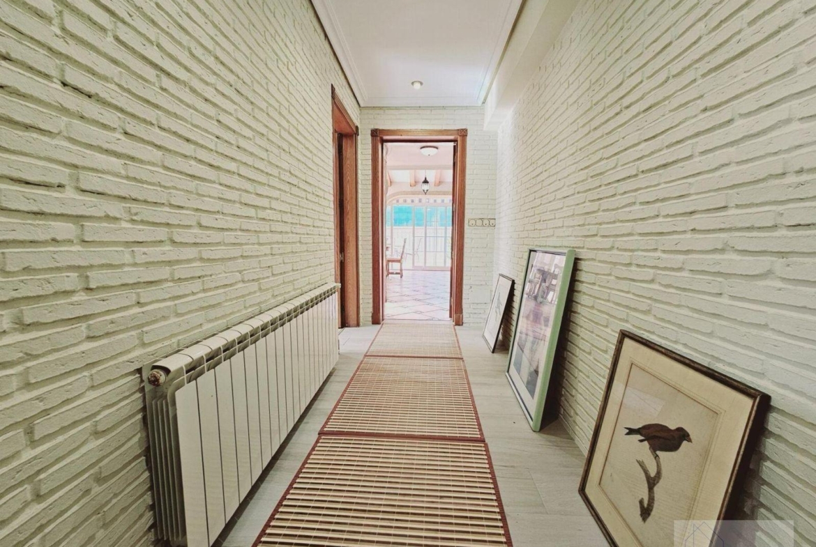 VILLA EN LA SIESTA CON 800 METROS DE PARCELA. PISCINA PRIVADA. 330 M2 DE CASA.