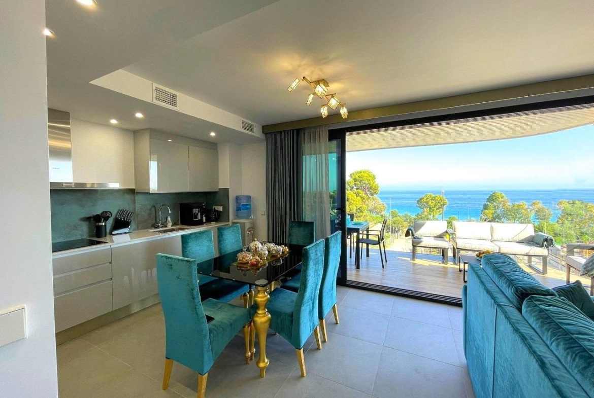 Moderne nieuwe appartementen aan de oevers van de Middellandse Zee