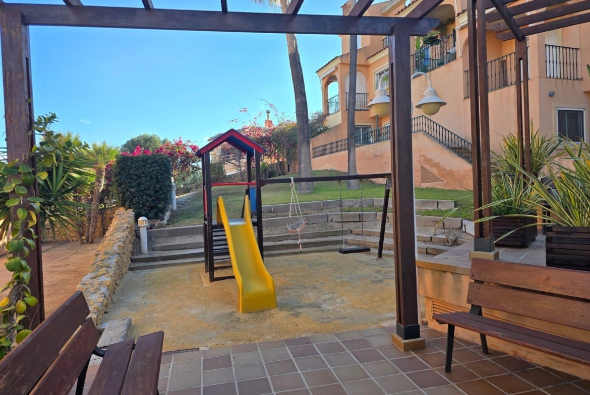 EXCLUSIVO CHALET ADOSADO EN CABO HUERTAS A TAN SOLO 5 MINUTOS DE LA ARENA