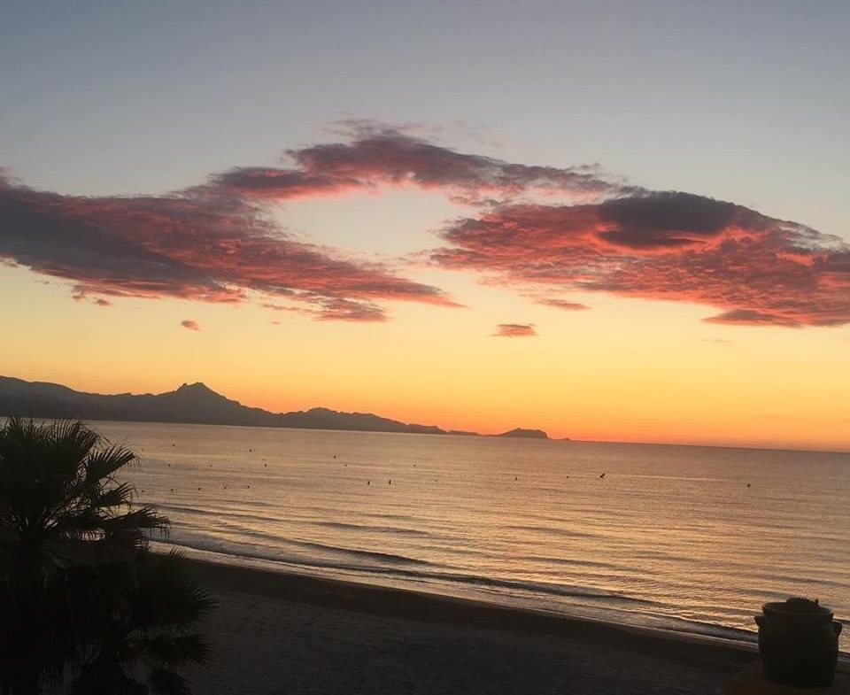 Chalet Pareado ÚNICO en Primera Línea en Playa de San Juan