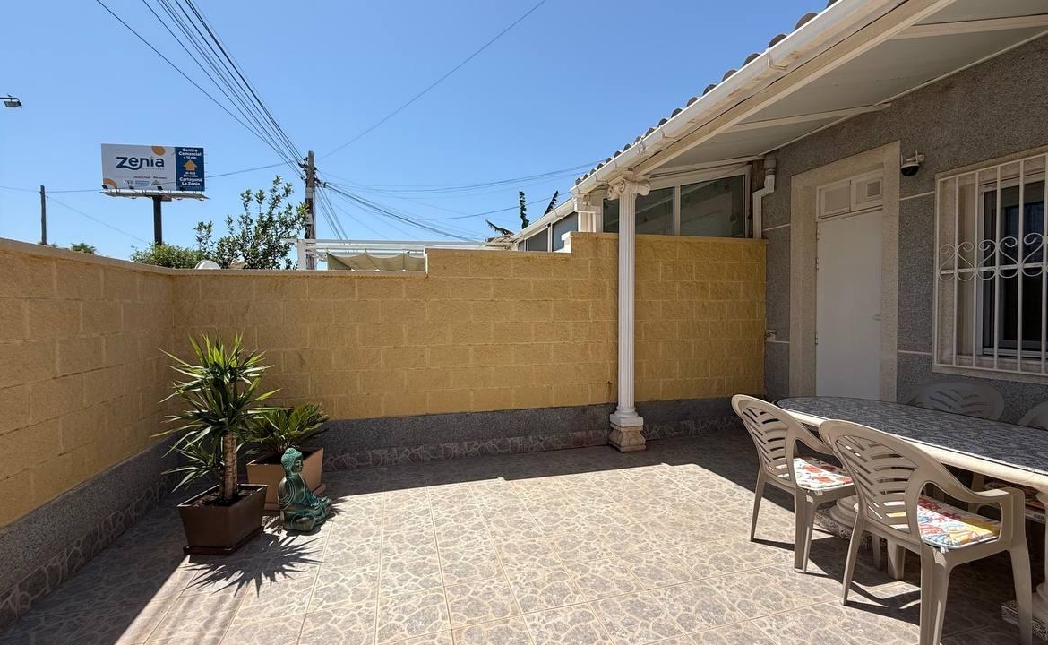 Bungalow with newly renovated, 2 bedrooms, 1 bathroom