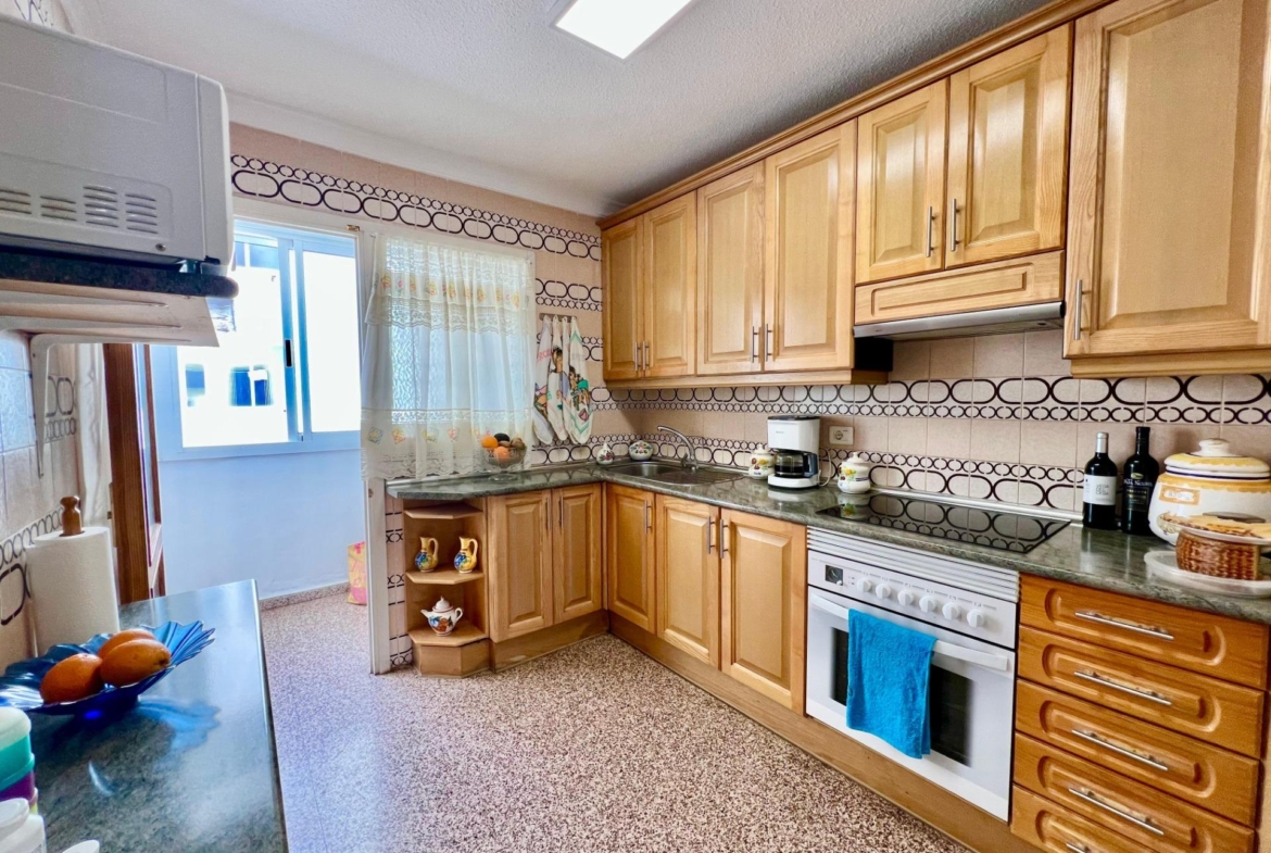 ESPACIOSO APARTAMENTO DE 3 HABITACIONES + PARKING + TRASTERO EN PLANTA 7 CON VISTAS AL MA