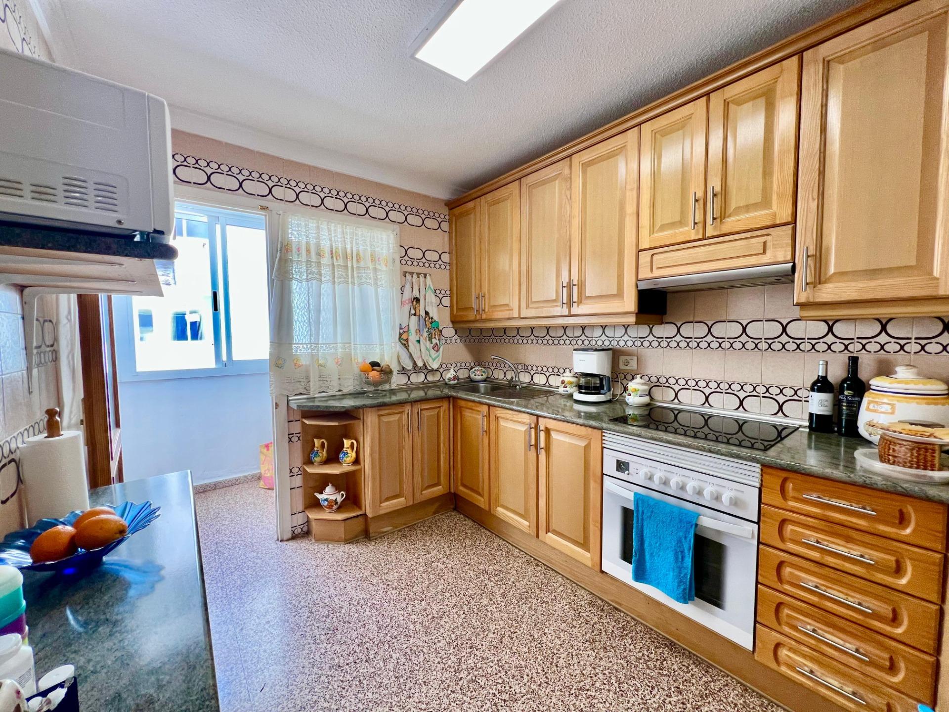 ESPACIOSO APARTAMENTO DE 3 HABITACIONES + PARKING + TRASTERO EN PLANTA 7 CON VISTAS AL MA