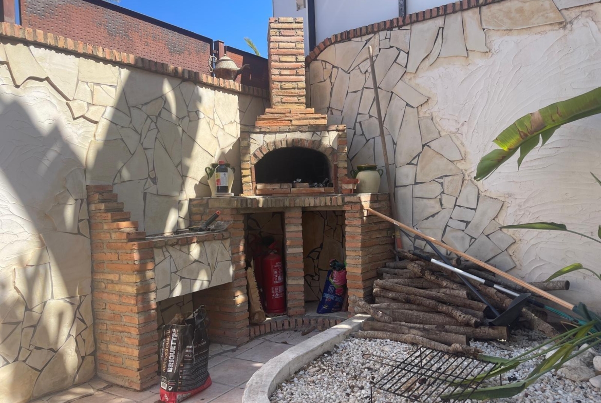 VILLA PARADA CON VISTAS AL MAR Y A 200 METROS DE PLAYA! ZONA TORRE LA MATA. 5 DRM. 3 BAÑOS. PISCINA PRIVADA.