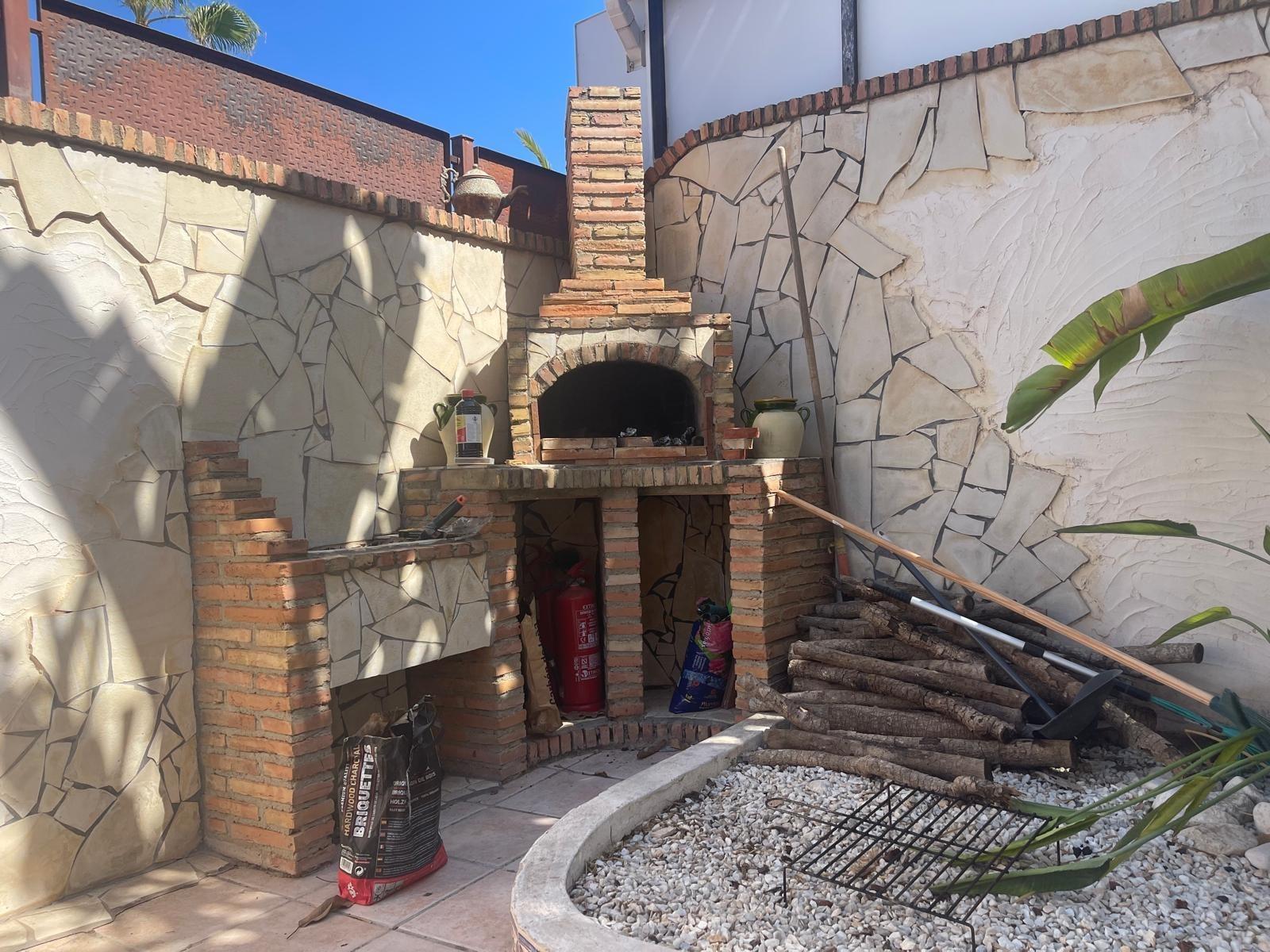 VILLA PARADA CON VISTAS AL MAR Y A 200 METROS DE PLAYA! ZONA TORRE LA MATA. 5 DRM. 3 BAÑOS. PISCINA PRIVADA.