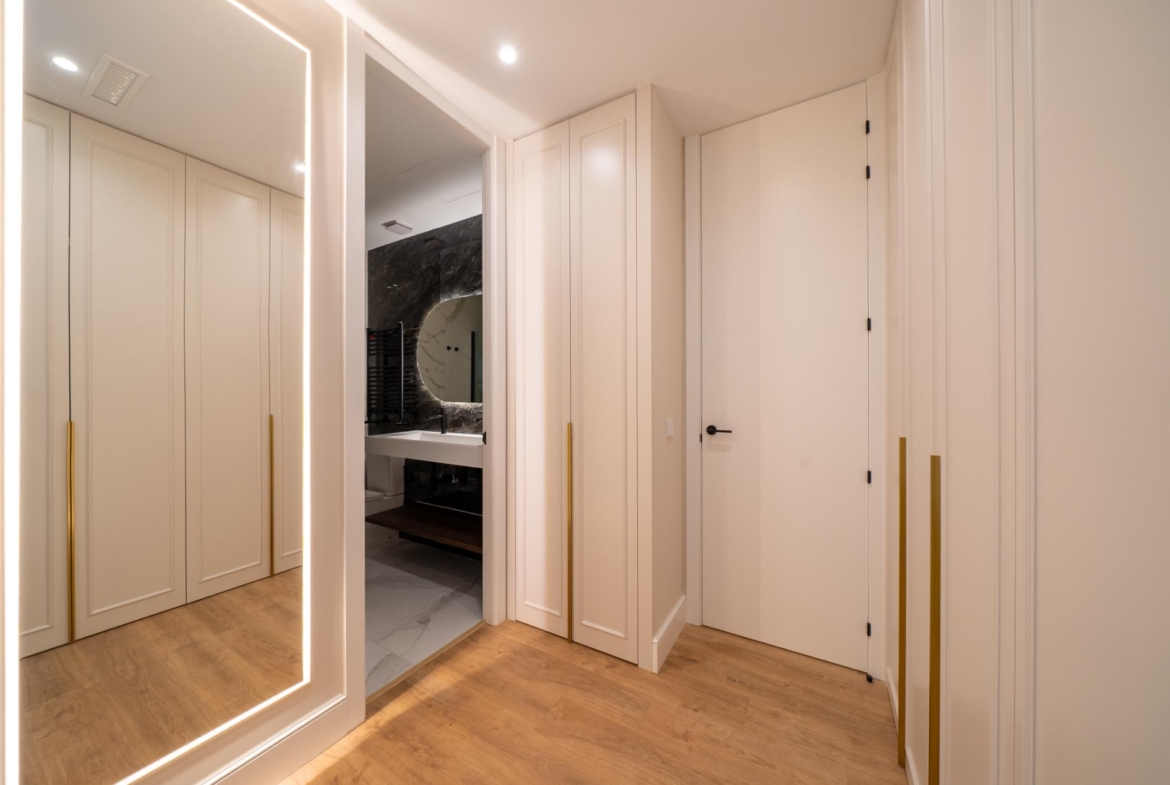 ELEGANT REFURBISHED APARTMENT IN RECOLETOS NEIGHBORHOOD, MADRID