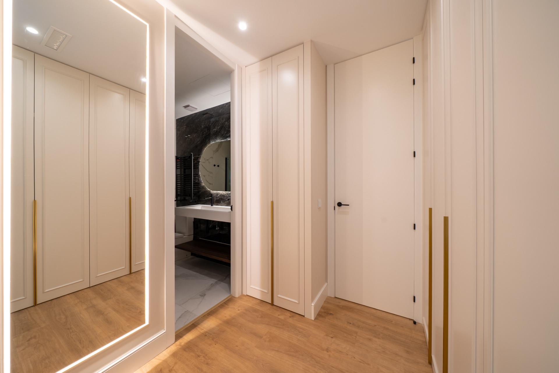 ELEGANT REFURBISHED APARTMENT IN RECOLETOS NEIGHBORHOOD, MADRID