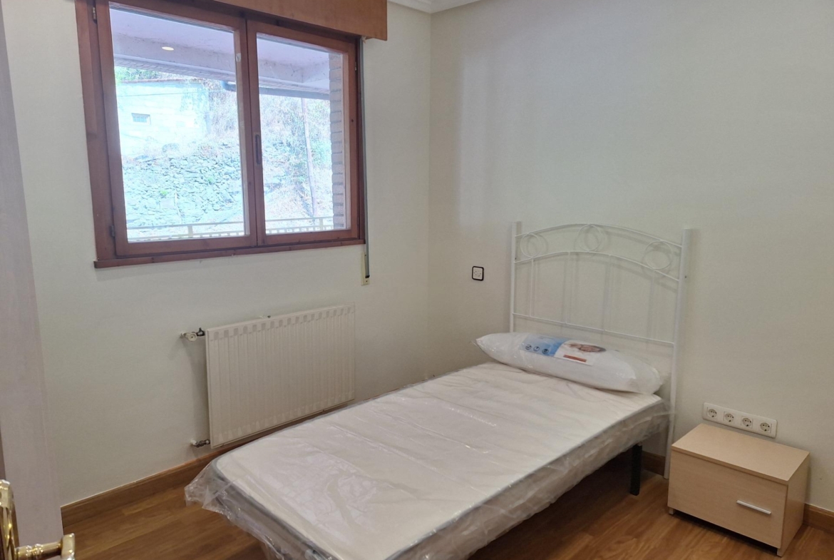 Amplio piso para entrar a vivir en Mieres