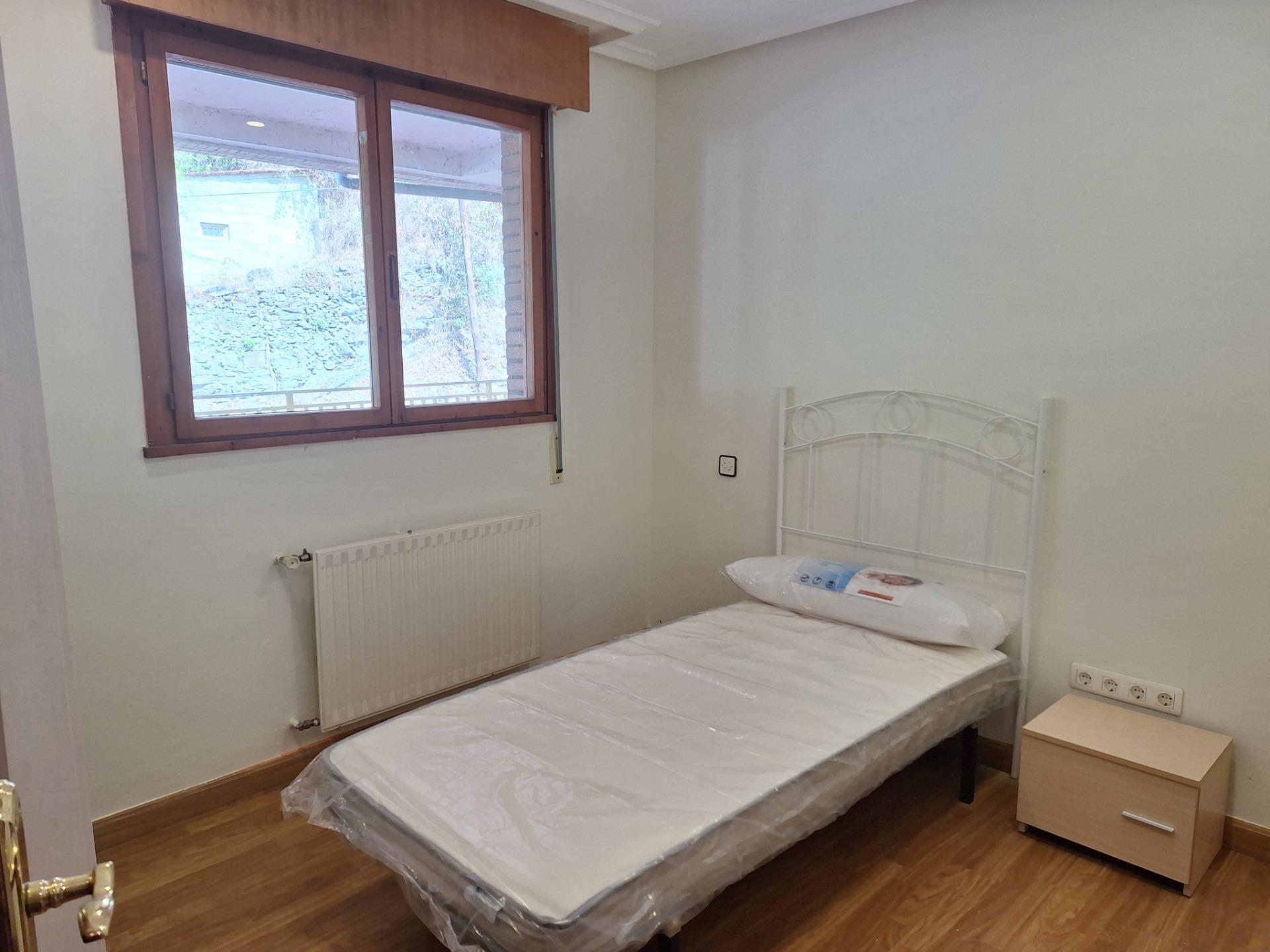 2-23-172 Amplio piso para entrar a vivir en Mieres