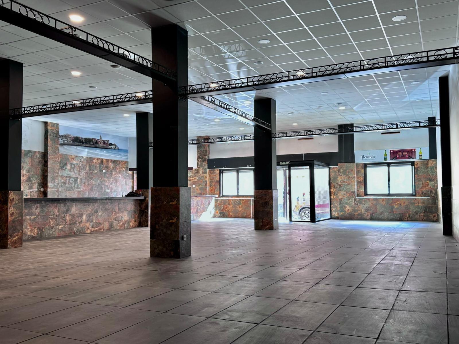 LOKALE COMERCIËLE CON SUPERFICIE DE 780 M2. SEGUNDA LINEA DE PLAYA. 70 METROS DEL MAR.