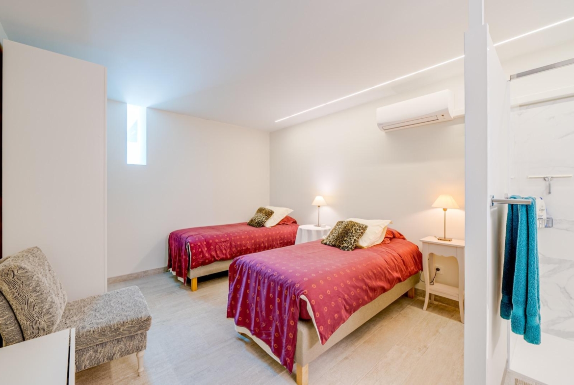 LUXURY VILLA FOR A LARGE FAMILY IN FINESTRAT