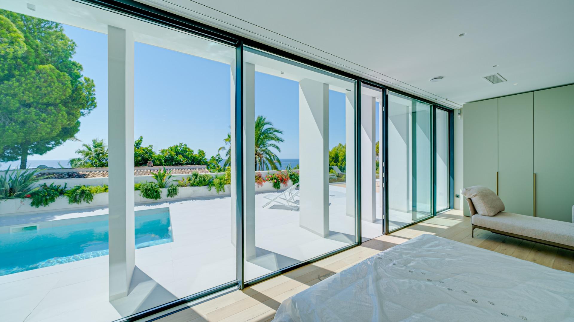 Indrukwekkende luxe villa aan zee