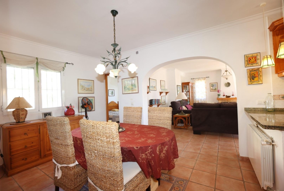 Mediterranean style villa with pool and close to the sea