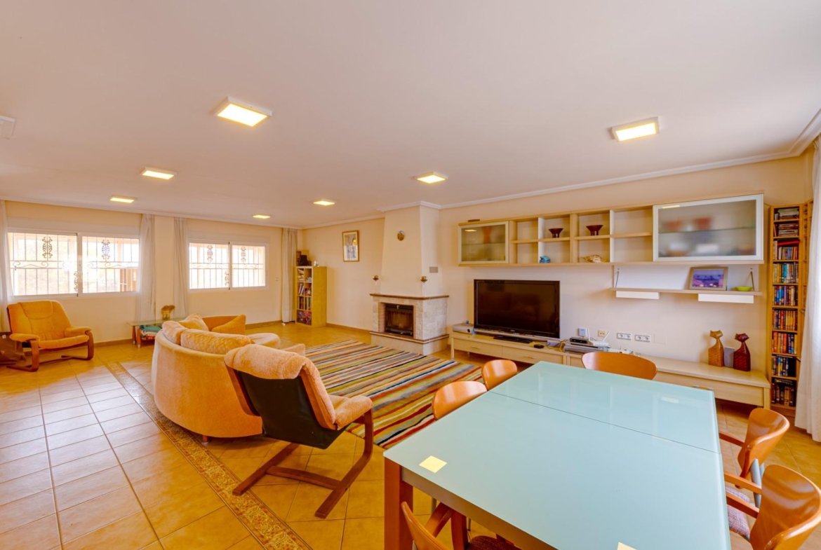 Large corner semi-detached house with sea views,