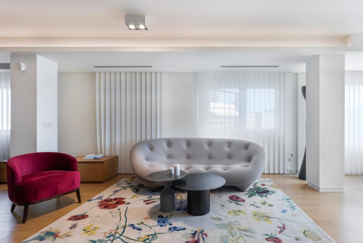 REFORMANDO APARTAMENTO EN EL CENTRO DE TORREVIEJA. 134 M2. 2 DORM. 2 BAÑOS.