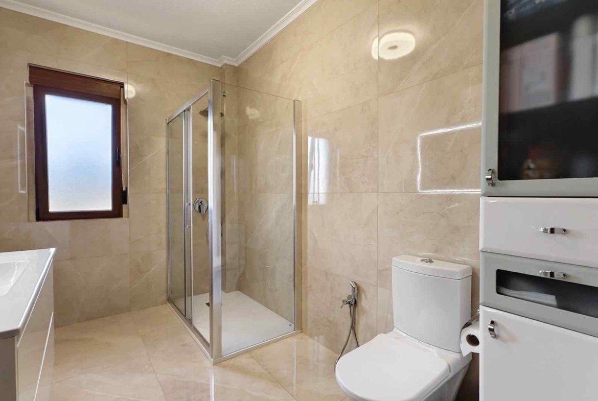 VILLA EN CIUDQUESADA. CON PISCINA PRIVADA. PARCELA 850M2. CASA 364 M2.