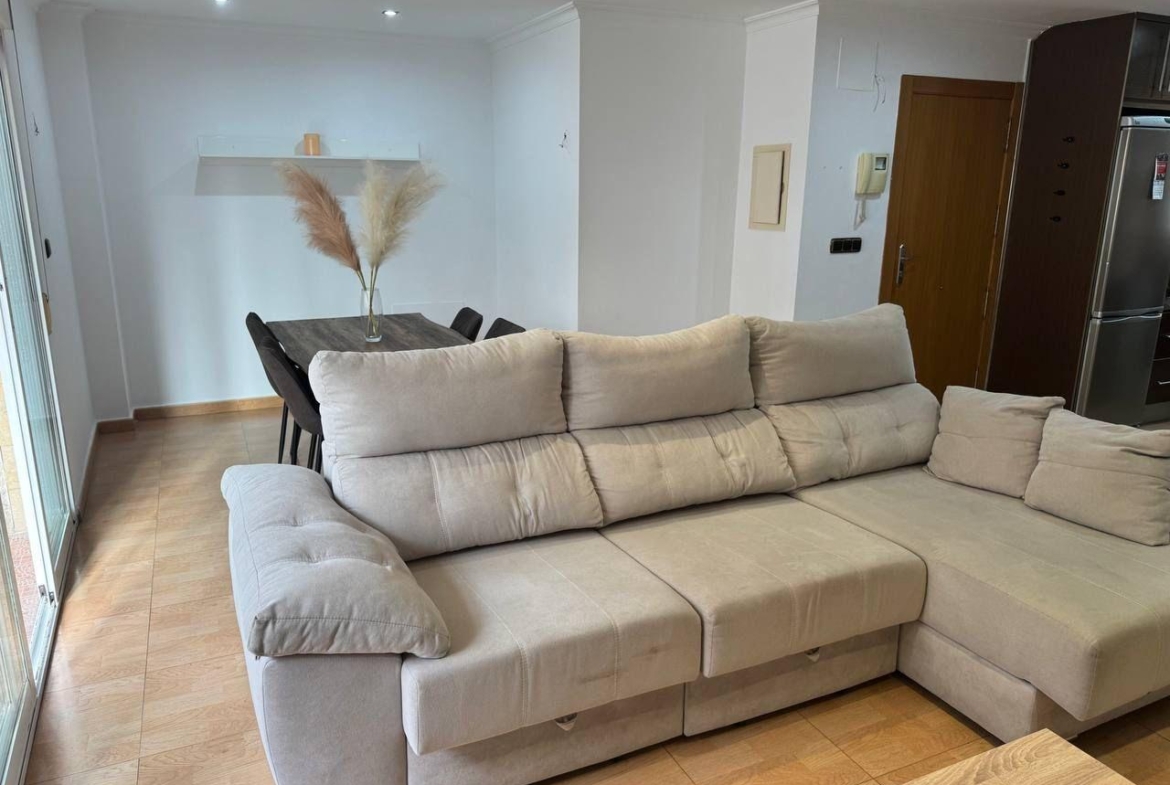 Spacious Semi-New Apartment in Torrevieja, Ideal for Living