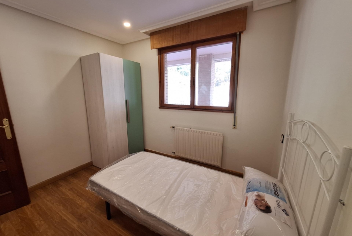 Amplio piso para entrar a vivir en Mieres