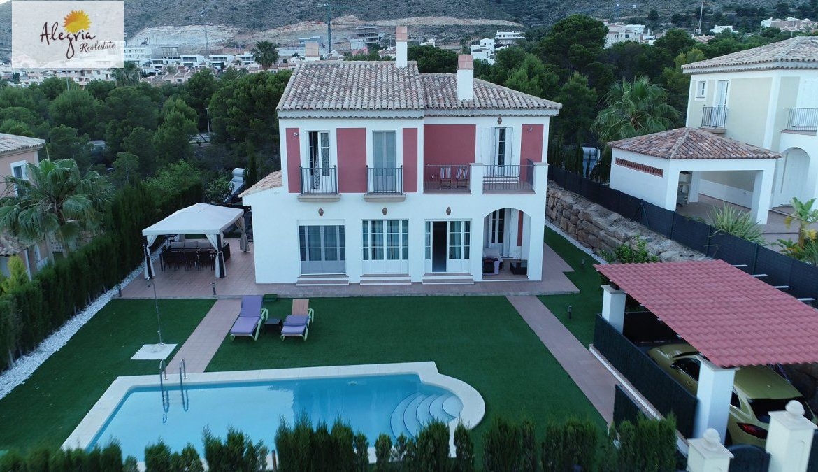 EXCELLENT VILLA IN SIERRA CORTINA FOR SALE