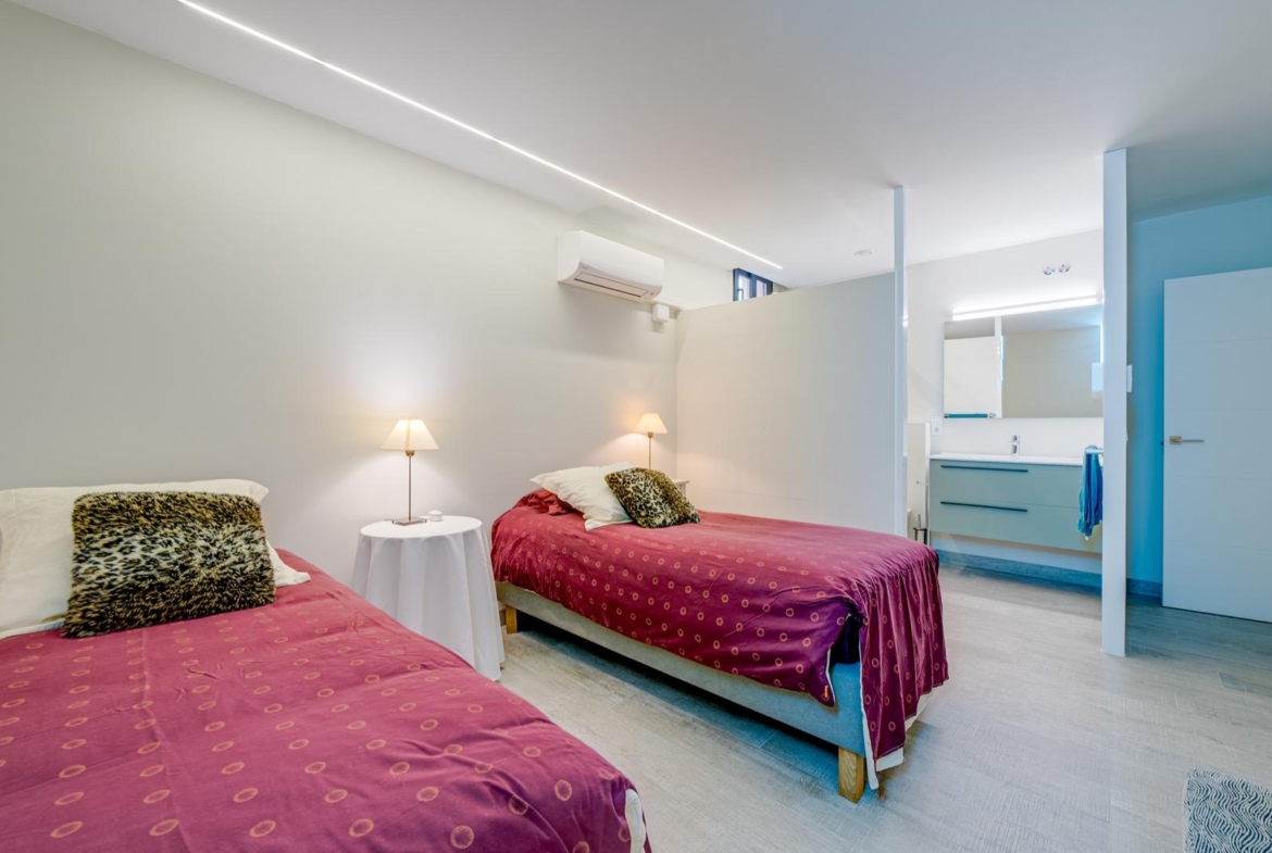 LUXURY VILLA FOR A LARGE FAMILY IN FINESTRAT