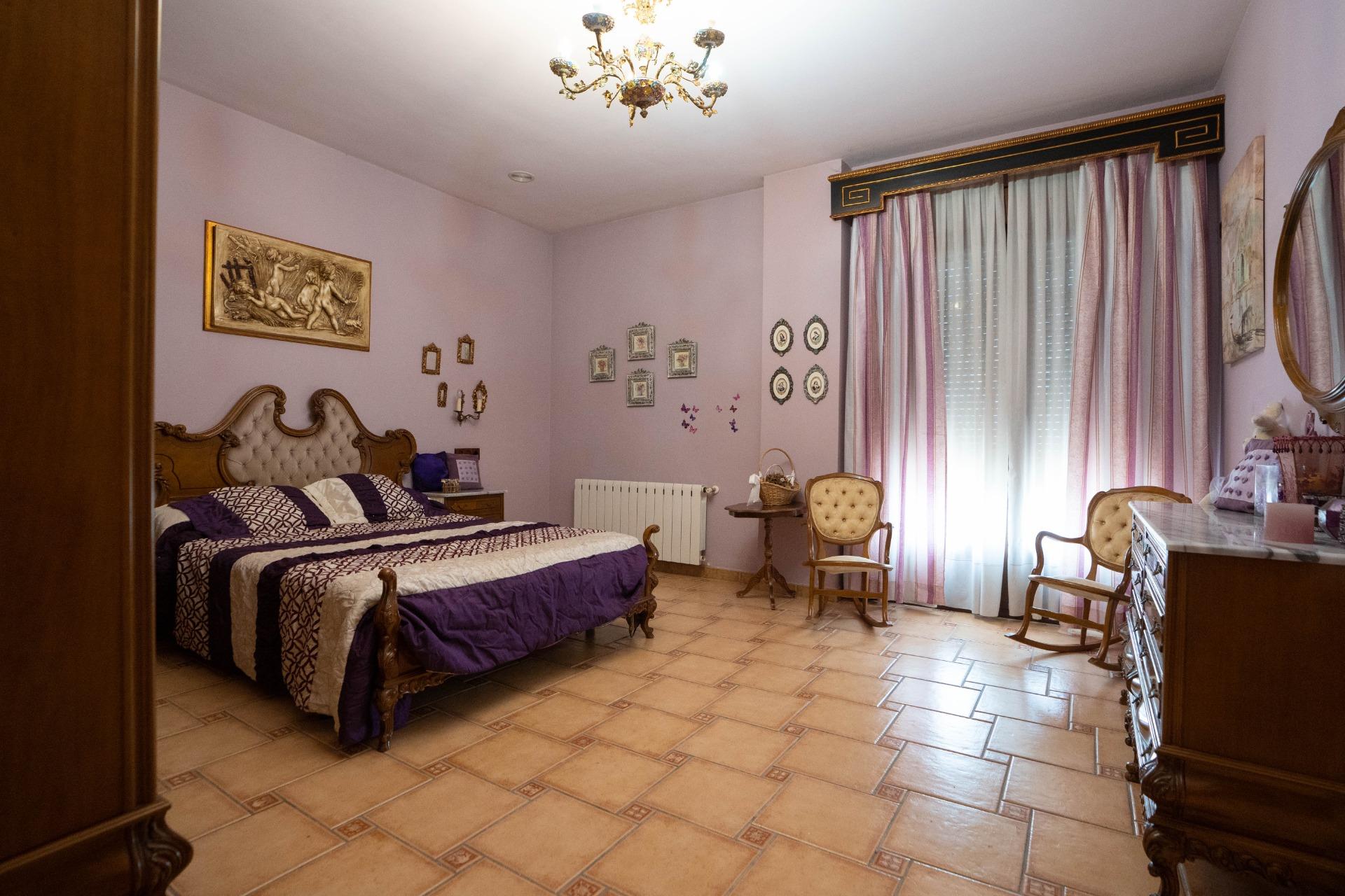 LARGE HOUSE WITH COMMERCIAL PREMISES IN SAN MIGUEL DE SALINAS