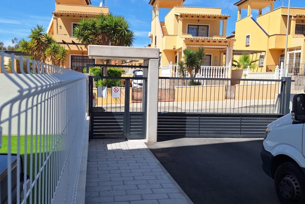 Nieuwbouw appartement in Villamartin met parkeerplaats en gemeenschappelijk zwembad
